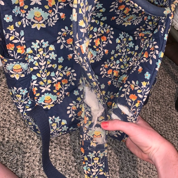 <<SOLD ON DEPOP>>>VERA BRADLEY BACKPACK - Picture 4 of 4